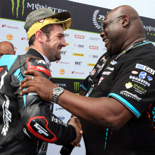 PACEMAKER, BELFAST, 4/6/2018: Michael Dunlop (MD Racing Honda) celebrates winning the 1st Supersport TT on the Isle of Man today with sponsor, DJ Carl Cox.
PICTURE BY STEPHEN DAVISON
